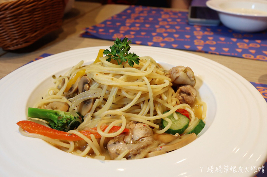 新竹親子餐廳推薦!台灣首間室內滑步車親子餐廳,好吃好玩的轉圈圈滑步車運動小餐館