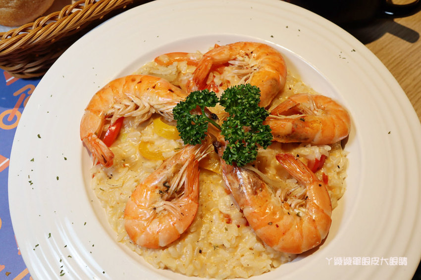 新竹首間室內滑步車主題餐廳！轉圈圈滑步車運動小餐館，情侶也可以來！巨城附近親子餐廳推薦