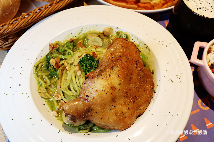 新竹首間室內滑步車主題餐廳！轉圈圈滑步車運動小餐館，情侶也可以來！巨城附近親子餐廳推薦