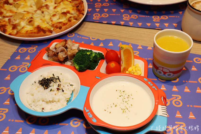 新竹親子餐廳推薦!台灣首間室內滑步車親子餐廳,好吃好玩的轉圈圈滑步車運動小餐館