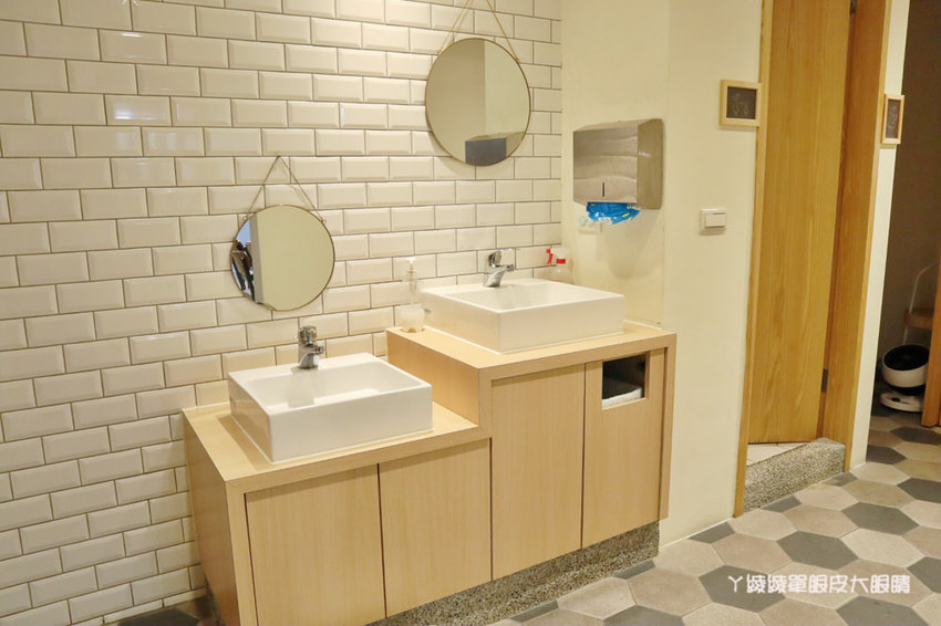 新竹首間室內滑步車主題餐廳！轉圈圈滑步車運動小餐館，情侶也可以來！巨城附近親子餐廳推薦