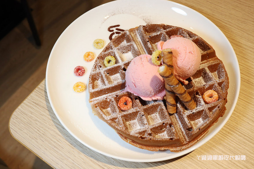 新竹首間室內滑步車主題餐廳！轉圈圈滑步車運動小餐館，情侶也可以來！巨城附近親子餐廳推薦