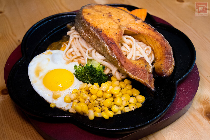 【臺南美食】全台最大牛排等你來挑戰|台南人氣牛排館|無限加麵不加價|自助吧吃到飽|大口吃肉超滿足|單品.雙拼任你選~~19House炙燒牛排–安南店 - 南人幫