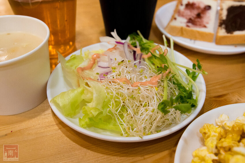 【臺南美食】全台最大牛排等你來挑戰|台南人氣牛排館|無限加麵不加價|自助吧吃到飽|大口吃肉超滿足|單品.雙拼任你選~~19House炙燒牛排–安南店 - 南人幫
