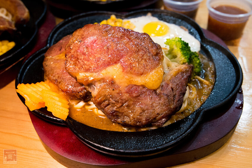 【臺南美食】全台最大牛排等你來挑戰|台南人氣牛排館|無限加麵不加價|自助吧吃到飽|大口吃肉超滿足|單品.雙拼任你選~~19House炙燒牛排–安南店 - 南人幫