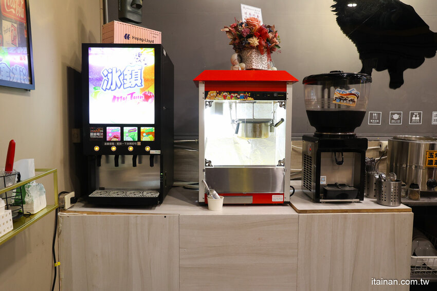 就是怕你吃不飽，全台最大牛排在這裡!~160元起平價大份量排餐，訂位再享9折，無限加麵不加價，自助吧無限享用!台南平價牛排「19House炙燒牛排-安南店」 @台南好Food遊