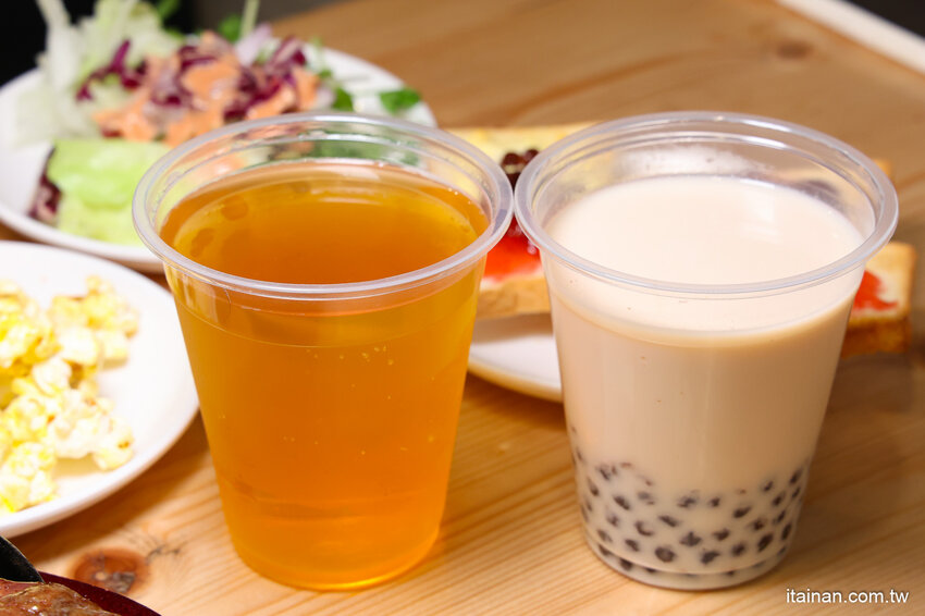 就是怕你吃不飽，全台最大牛排在這裡!~160元起平價大份量排餐，訂位再享9折，無限加麵不加價，自助吧無限享用!台南平價牛排「19House炙燒牛排-安南店」 @台南好Food遊