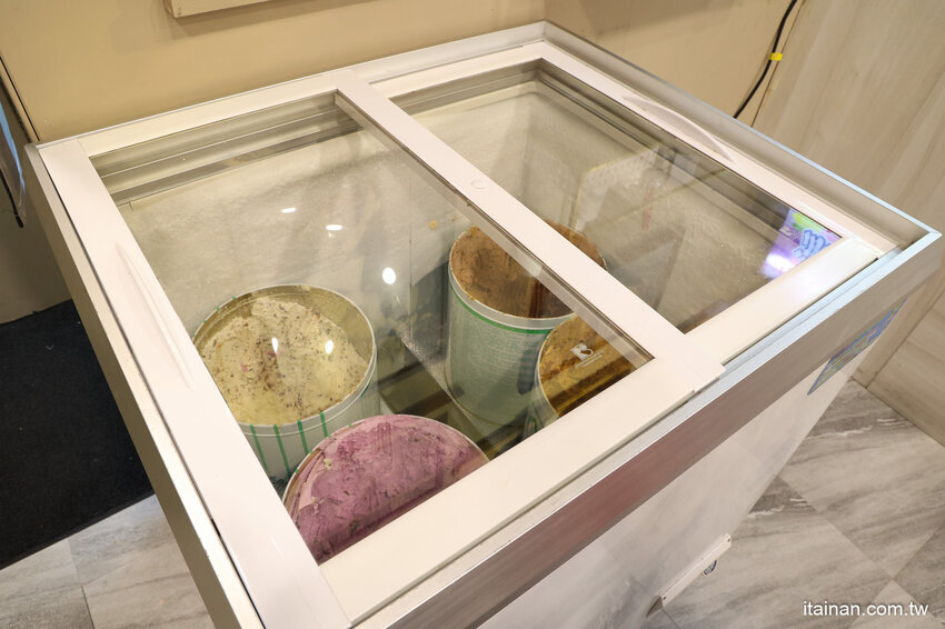 就是怕你吃不飽，全台最大牛排在這裡!~160元起平價大份量排餐，訂位再享9折，無限加麵不加價，自助吧無限享用!台南平價牛排「19House炙燒牛排-安南店」 @台南好Food遊