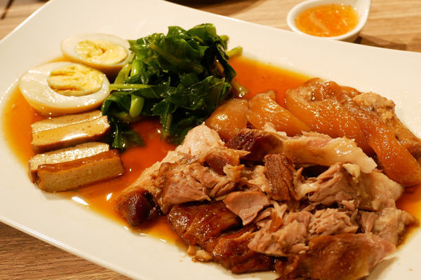 <東區>Ros Thai Taiwan-泰國主廚原汁原味辣椒火山排骨