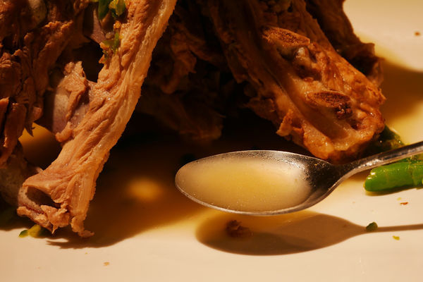 <東區>Ros Thai Taiwan-泰國主廚原汁原味辣椒火山排骨