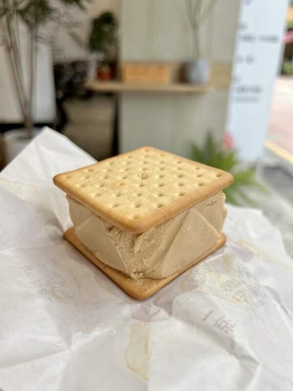 【台灣，嘉義市，東區】顏值高的文青冰店～一涼製冰所。（嘉義美食/嘉義冰店）