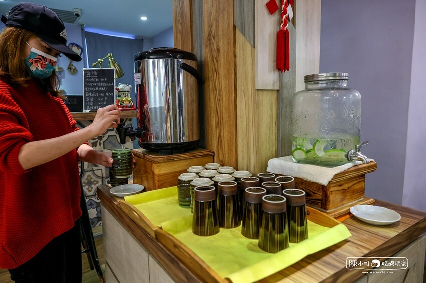 只賣四小時，生意超好的豬排店，沒預約可能吃不到，超厚切炸豬排好吃推薦！