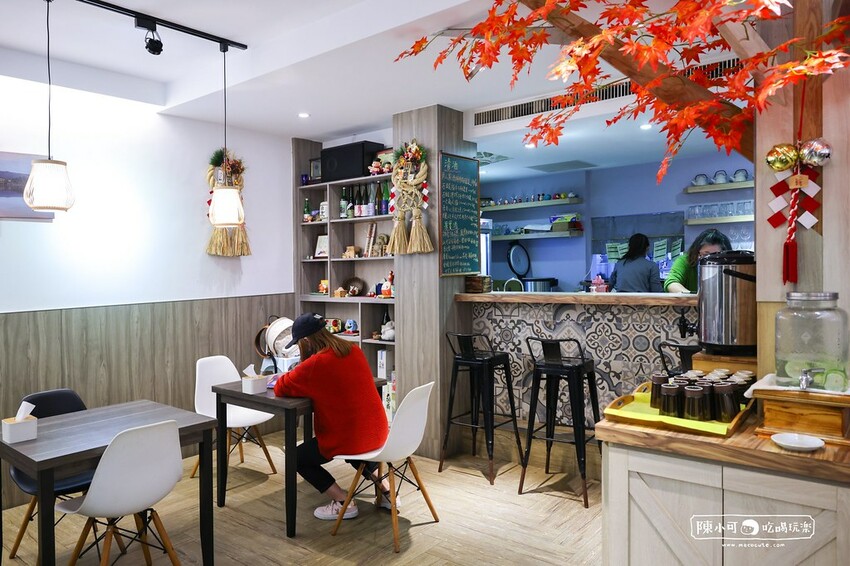 只賣四小時，生意超好的豬排店，沒預約可能吃不到，超厚切炸豬排好吃推薦！