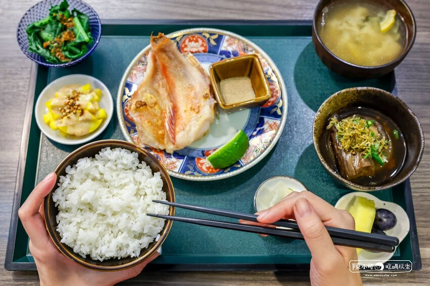 只賣四小時，生意超好的豬排店，沒預約可能吃不到，超厚切炸豬排好吃推薦！