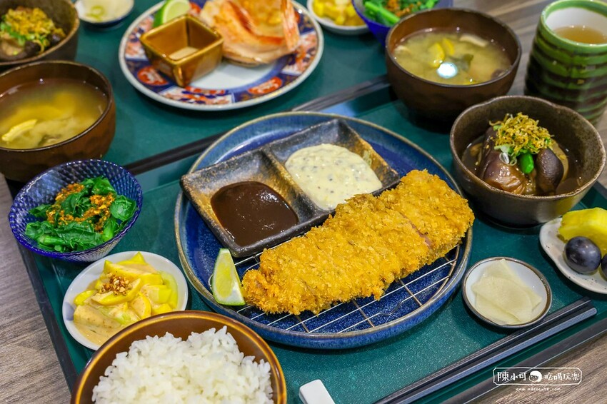 只賣四小時，生意超好的豬排店，沒預約可能吃不到，超厚切炸豬排好吃推薦！