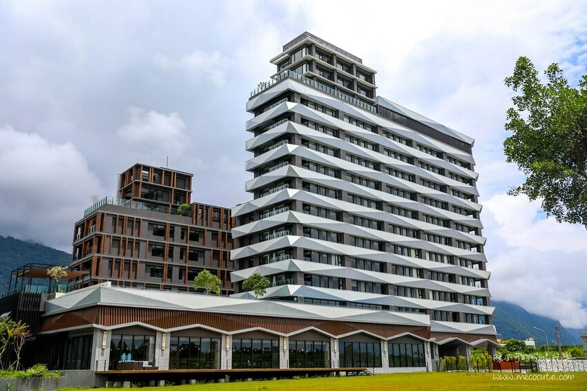 只賣四小時，生意超好的豬排店，沒預約可能吃不到，超厚切炸豬排好吃推薦！