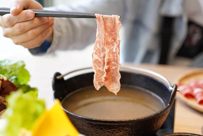 【牛鍋私藏鍋物大里店】290元起就吃得到精緻鍋物，營業至凌晨兩點！(附設免費停車場) - 阿華田的美食日記