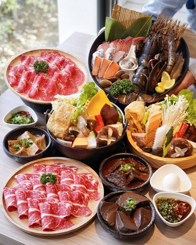 【牛鍋私藏鍋物大里店】290元起就吃得到精緻鍋物，營業至凌晨兩點！(附設免費停車場) - 阿華田的美食日記