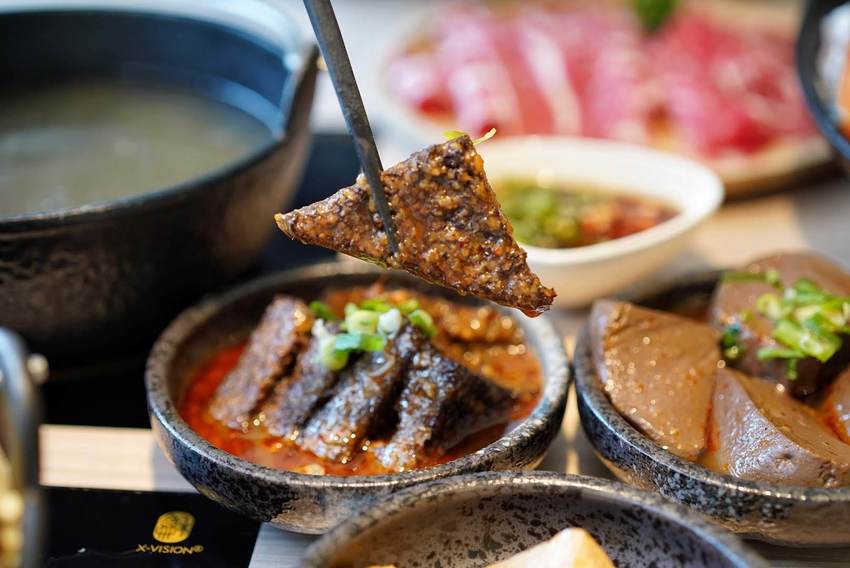 【牛鍋私藏鍋物大里店】290元起就吃得到精緻鍋物，營業至凌晨兩點！(附設免費停車場) - 阿華田的美食日記