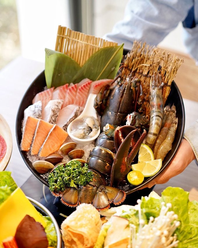 【牛鍋私藏鍋物大里店】290元起就吃得到精緻鍋物，營業至凌晨兩點！(附設免費停車場) - 阿華田的美食日記