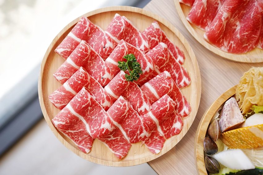 【牛鍋私藏鍋物大里店】290元起就吃得到精緻鍋物，營業至凌晨兩點！(附設免費停車場) - 阿華田的美食日記