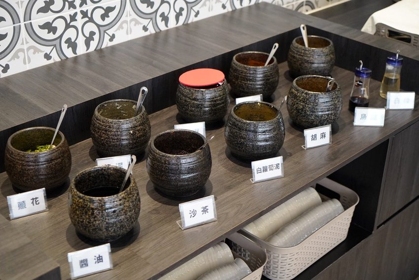 【牛鍋私藏鍋物大里店】290元起就吃得到精緻鍋物，營業至凌晨兩點！(附設免費停車場) - 阿華田的美食日記