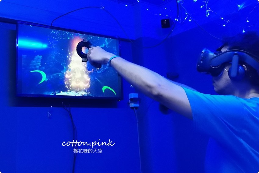 台中唯一VR版密室逃脫就在一中街,快一起來瘋VR跳舞、飛行、殺殭屍,超過60款遊戲任你挑 台中唯一VR版密室逃脫就在一中街,快一起來瘋VR跳舞、飛行、殺殭屍,超過60款遊戲任你挑