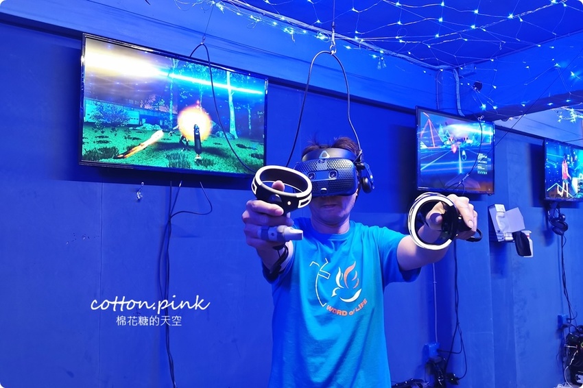 台中唯一VR版密室逃脫就在一中街,快一起來瘋VR跳舞、飛行、殺殭屍,超過60款遊戲任你挑 台中唯一VR版密室逃脫就在一中街,快一起來瘋VR跳舞、飛行、殺殭屍,超過60款遊戲任你挑