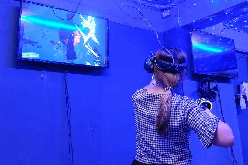 台中唯一VR版密室逃脫就在一中街,快一起來瘋VR跳舞、飛行、殺殭屍,超過60款遊戲任你挑 台中唯一VR版密室逃脫就在一中街,快一起來瘋VR跳舞、飛行、殺殭屍,超過60款遊戲任你挑