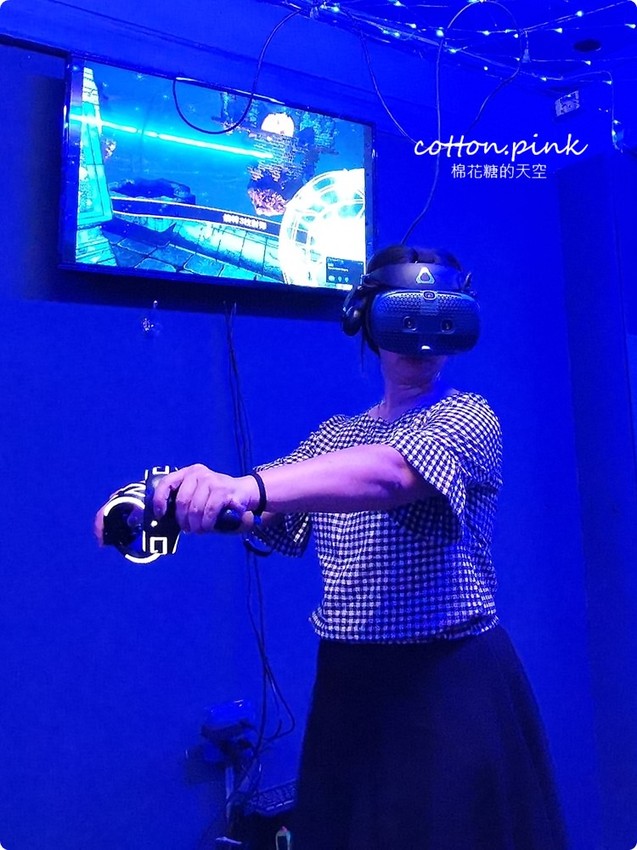 台中唯一VR版密室逃脫就在一中街,快一起來瘋VR跳舞、飛行、殺殭屍,超過60款遊戲任你挑 台中唯一VR版密室逃脫就在一中街,快一起來瘋VR跳舞、飛行、殺殭屍,超過60款遊戲任你挑