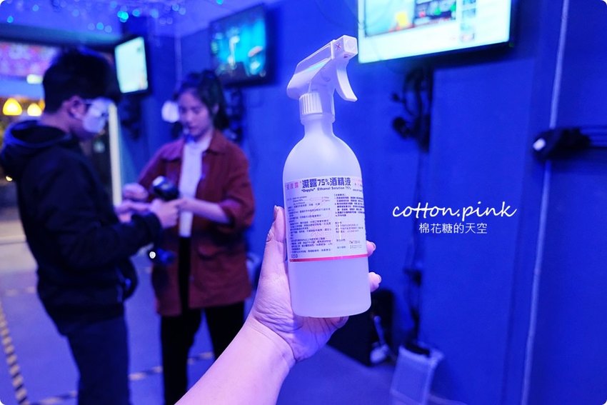 台中唯一VR版密室逃脫就在一中街,快一起來瘋VR跳舞、飛行、殺殭屍,超過60款遊戲任你挑 台中唯一VR版密室逃脫就在一中街,快一起來瘋VR跳舞、飛行、殺殭屍,超過60款遊戲任你挑