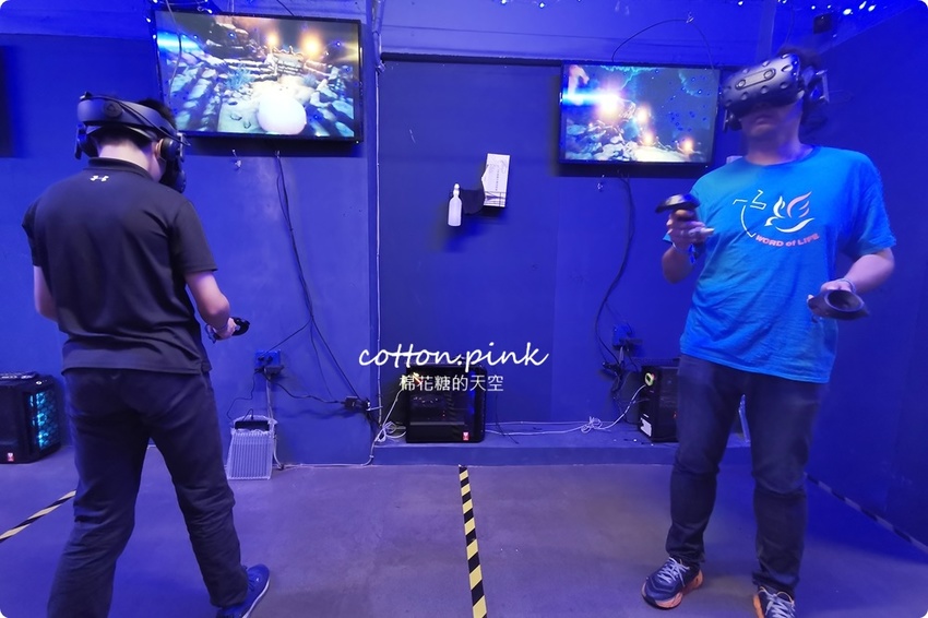 台中唯一VR版密室逃脫就在一中街,快一起來瘋VR跳舞、飛行、殺殭屍,超過60款遊戲任你挑 台中唯一VR版密室逃脫就在一中街,快一起來瘋VR跳舞、飛行、殺殭屍,超過60款遊戲任你挑