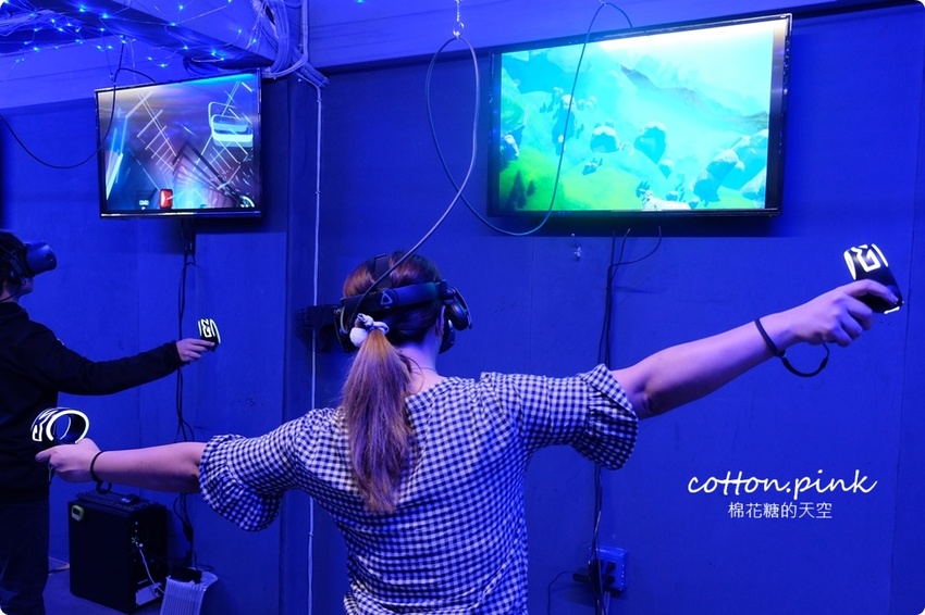 台中唯一VR版密室逃脫就在一中街,快一起來瘋VR跳舞、飛行、殺殭屍,超過60款遊戲任你挑 台中唯一VR版密室逃脫就在一中街,快一起來瘋VR跳舞、飛行、殺殭屍,超過60款遊戲任你挑