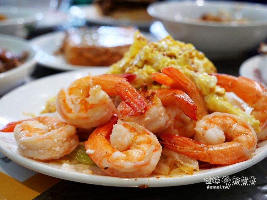桃園市中壢區【永芯茶檔 茶餐廳】近內壢火車站&巷弄內隱藏美食│復刻懷舊港式冰果室│2022年搬新址後內用環境更大更舒適 - 德妹看新世界