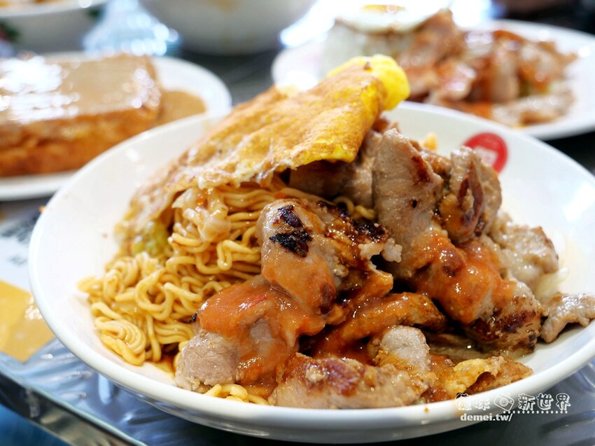 桃園市中壢區【永芯茶檔 茶餐廳】近內壢火車站&巷弄內隱藏美食│復刻懷舊港式冰果室│2022年搬新址後內用環境更大更舒適 - 德妹看新世界