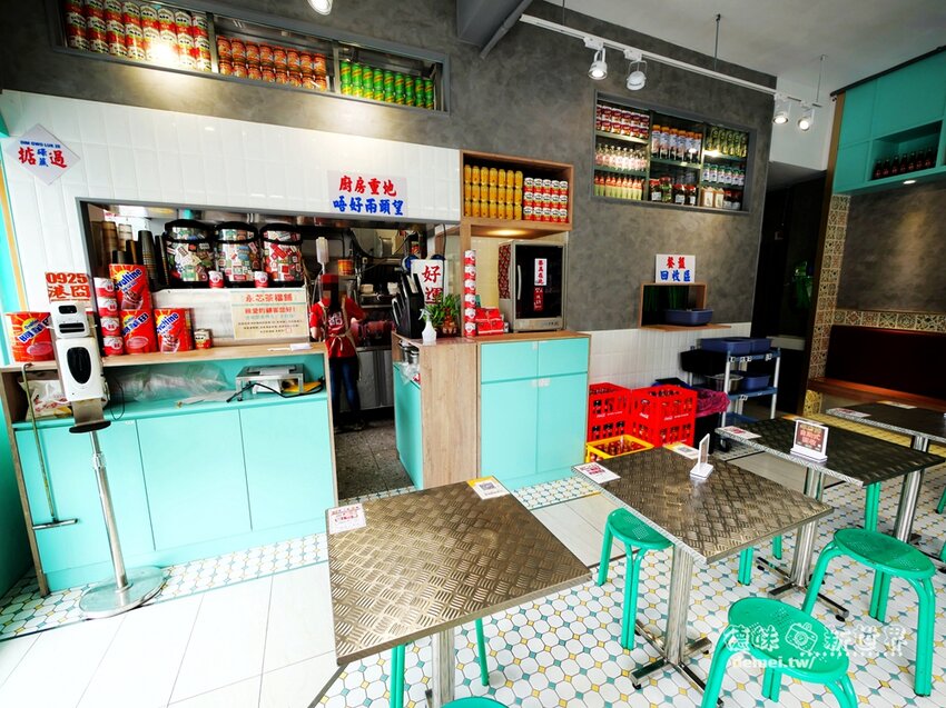 桃園市中壢區【永芯茶檔 茶餐廳】近內壢火車站&巷弄內隱藏美食│復刻懷舊港式冰果室│2022年搬新址後內用環境更大更舒適 - 德妹看新世界