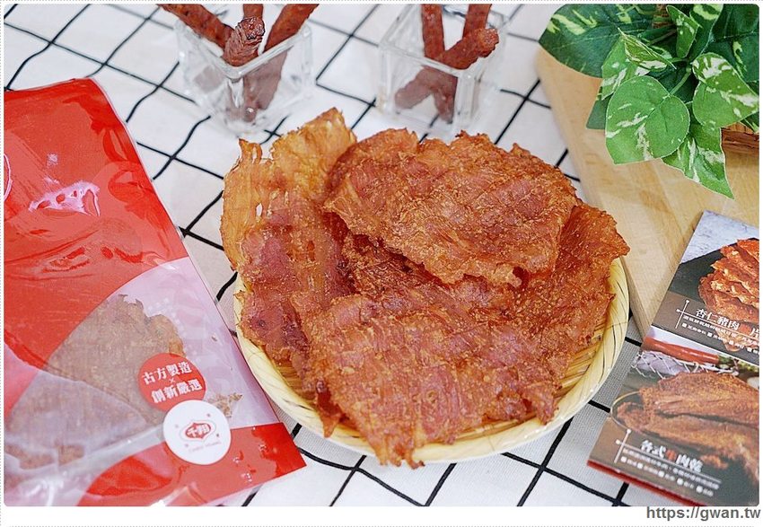 過年必排隊的千翔肉乾,年節禮盒限量開賣囉!還有超厚肉乾和新的椒麻波可棒~