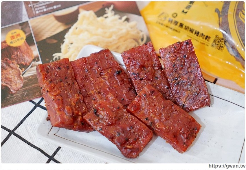 過年必排隊的千翔肉乾,年節禮盒限量開賣囉!還有超厚肉乾和新的椒麻波可棒~