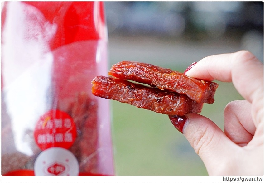 過年必排隊的千翔肉乾,年節禮盒限量開賣囉!還有超厚肉乾和新的椒麻波可棒~