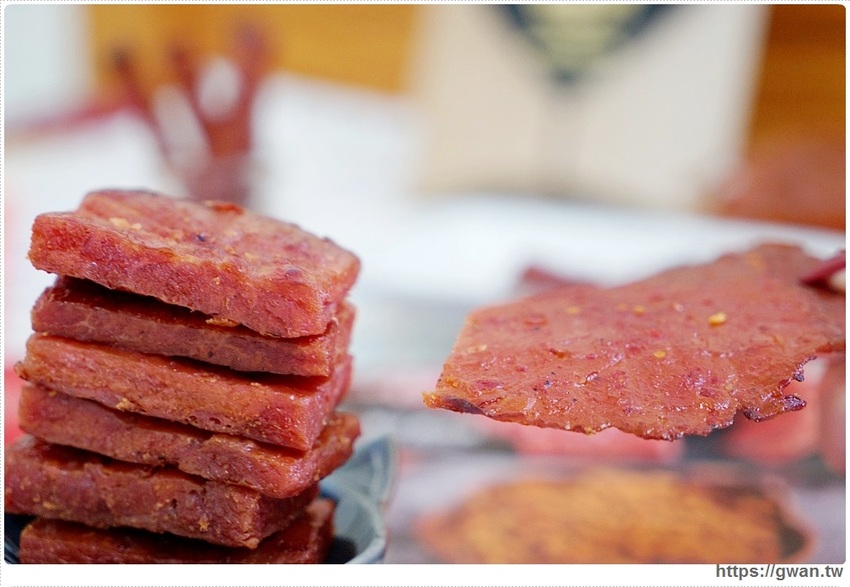 過年必排隊的千翔肉乾,年節禮盒限量開賣囉!還有超厚肉乾和新的椒麻波可棒~