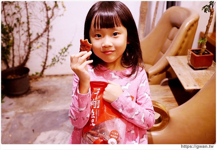 過年必排隊的千翔肉乾,年節禮盒限量開賣囉!還有超厚肉乾和新的椒麻波可棒~