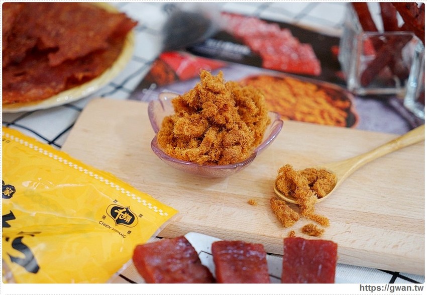 過年必排隊的千翔肉乾,年節禮盒限量開賣囉!還有超厚肉乾和新的椒麻波可棒~