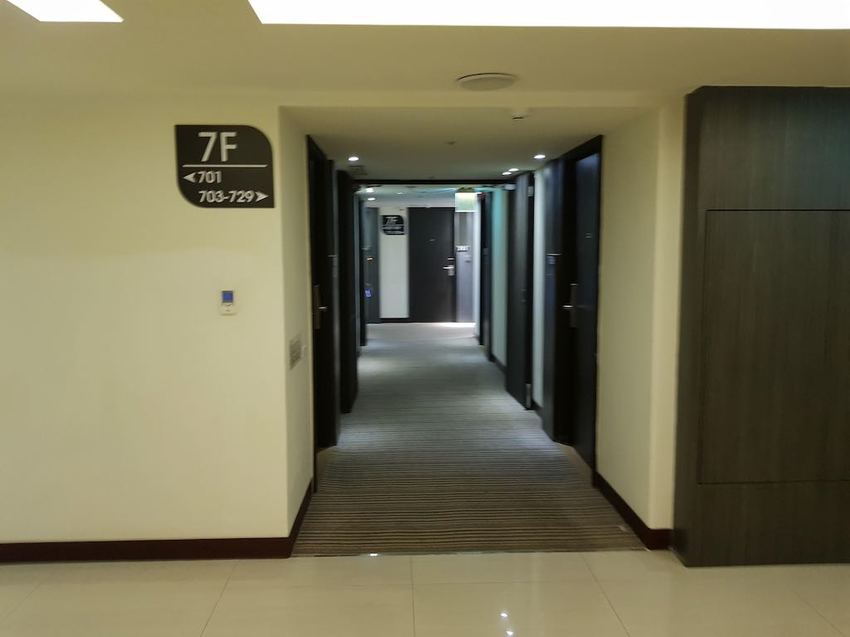 [嘉義市住宿] 「德爾芙快捷酒店」車站走路6分鐘，超值市區窗景房實住分享