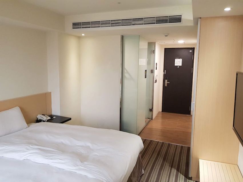 [嘉義市住宿] 「德爾芙快捷酒店」車站走路6分鐘，超值市區窗景房實住分享