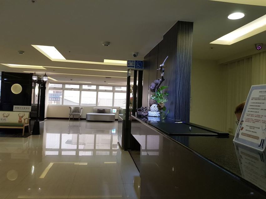 [嘉義市住宿] 「德爾芙快捷酒店」車站走路6分鐘，超值市區窗景房實住分享