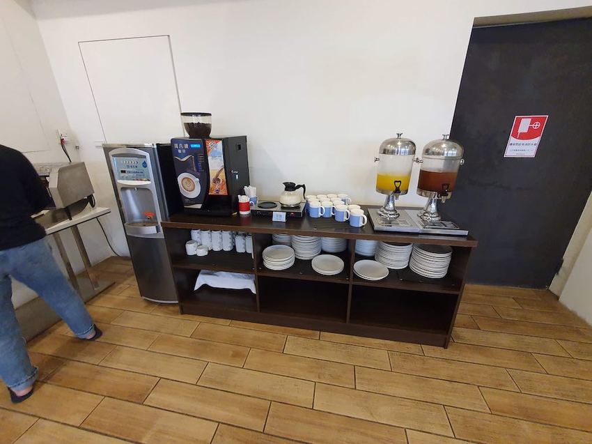 [嘉義市住宿] 「德爾芙快捷酒店」車站走路6分鐘，超值市區窗景房實住分享