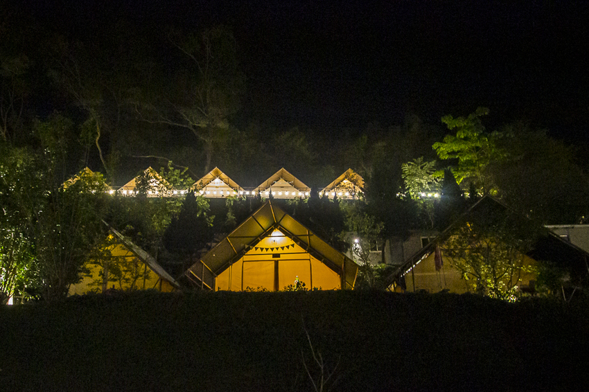 斑比跳跳X愛露營野遊體驗～免搭帳篷、獨立衛浴設備，一泊四食和牛晚餐搭配龍蝦拼盤，星空電影院、南洋風泳池，豪華露營推薦