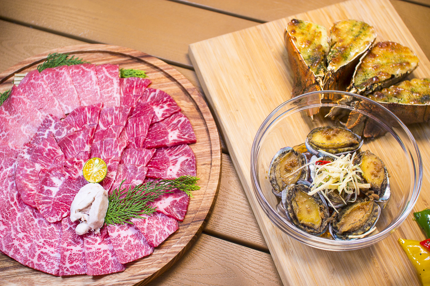 斑比跳跳X愛露營野遊體驗～免搭帳篷、獨立衛浴設備，一泊四食和牛晚餐搭配龍蝦拼盤，星空電影院、南洋風泳池，豪華露營推薦