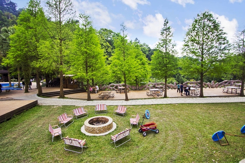 斑比跳跳X愛露營野遊體驗～免搭帳篷、獨立衛浴設備，一泊四食和牛晚餐搭配龍蝦拼盤，星空電影院、南洋風泳池，豪華露營推薦