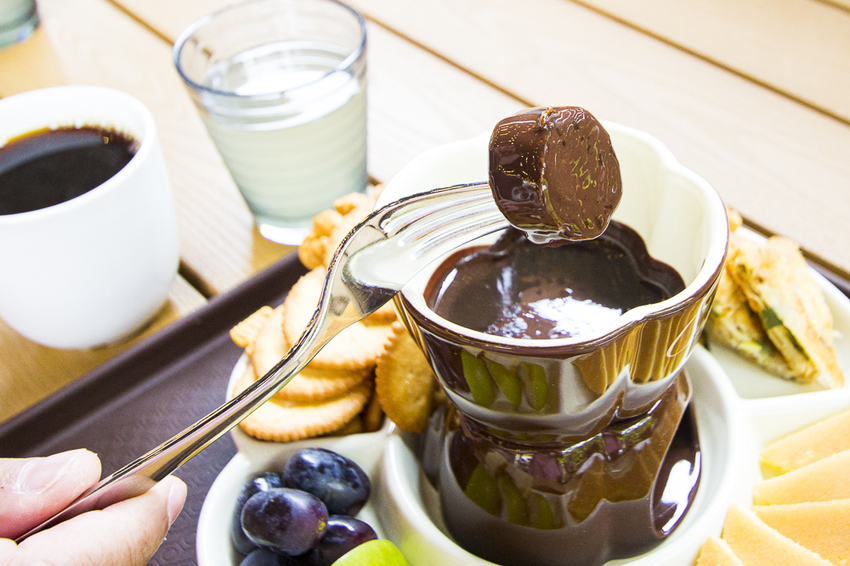 斑比跳跳X愛露營野遊體驗～免搭帳篷、獨立衛浴設備，一泊四食和牛晚餐搭配龍蝦拼盤，星空電影院、南洋風泳池，豪華露營推薦